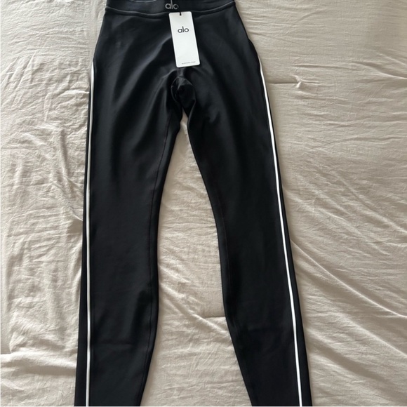 ALO Yoga Black High-Waist Leggings - Picture 3 of 4